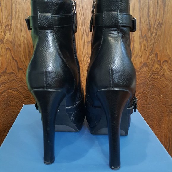 Simply Vera Wang Svvelma bootie 8.5 - Picture 2 of 5